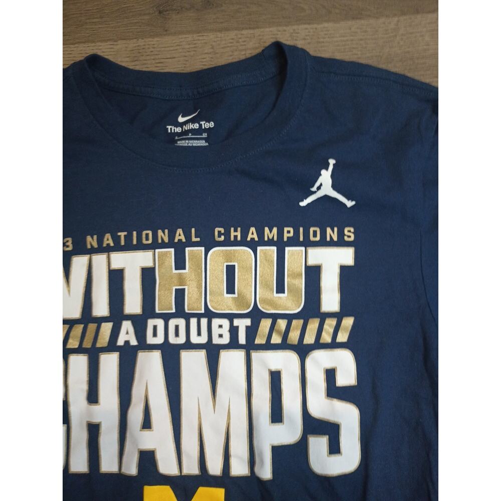 Nike Jordan T-shirt Michigan Wolverines 2023 National Champs Navy Size S - Picture 3 of 7